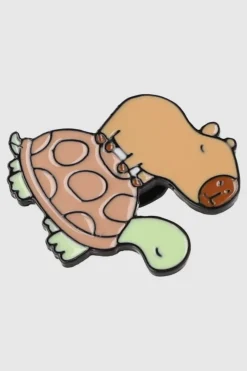 Pin capibara en tortuga