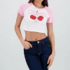 Playera crop cerezas contraste mangas