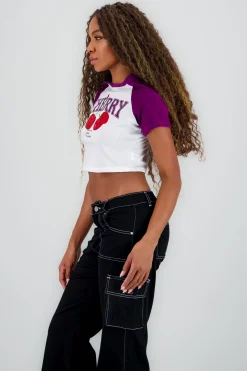 Playera crop cerezas contraste mangas
