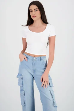 Playera de manga corta con escote