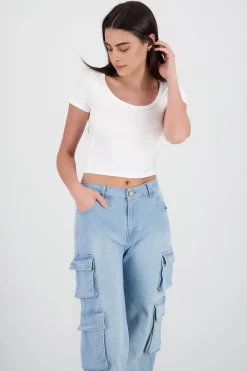 Playera de manga corta con escote