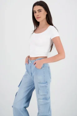 Playera de manga corta con escote