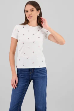 Playera manga corta cuello redondo detalle flores