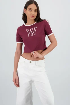 Playera manga corta detalle contraste