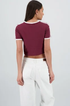 Playera manga corta detalle contraste