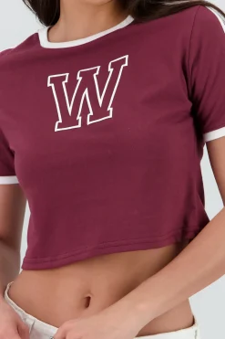 Playera manga corta detalle contraste