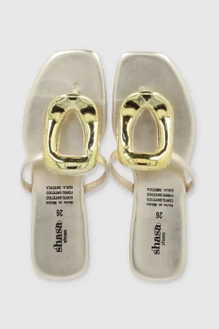 Sandalia detalle hebilla ovalo