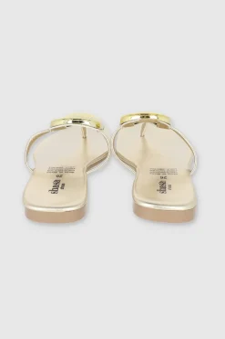 Sandalia detalle hebilla ovalo