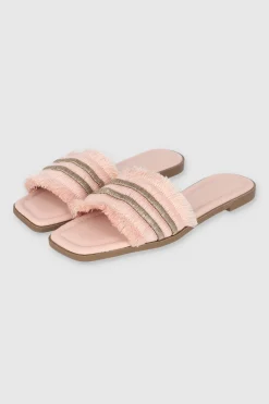 Sandalia detalle metálico flecos