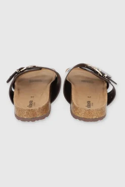 Sandalia dos tiras hebillas redondas