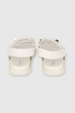 Sandalia dos tiras slingback detalle broche