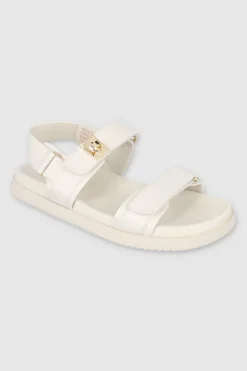 Sandalia dos tiras slingback detalle broche