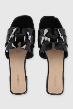 Sandalia entrelazada charol