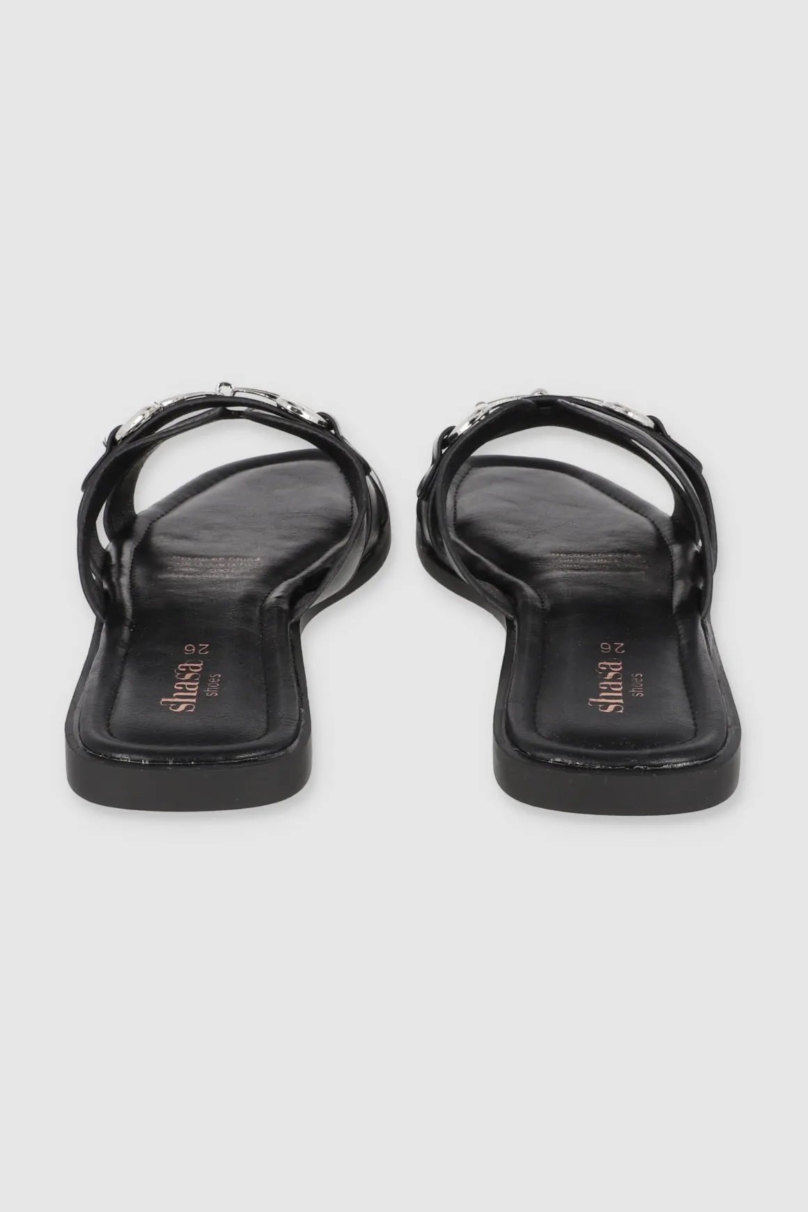 Sandalia mula hebilla aberturas