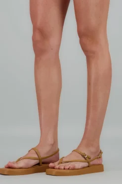 Sandalia plataforma tiras delgadas pata de gallo