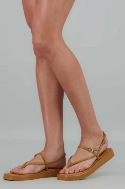 Sandalia plataforma tiras delgadas pata de gallo