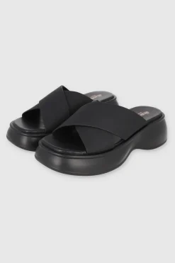 Sandalia suela ancha tiras cruzadas