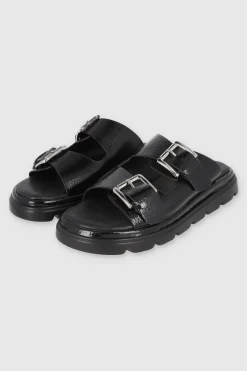 Sandalia suela dentada dos tiras hebillas