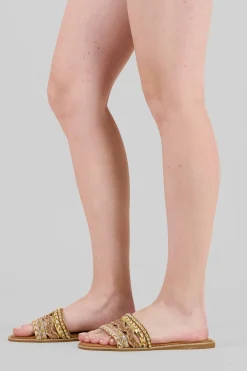 Sandalia tejida cuentas