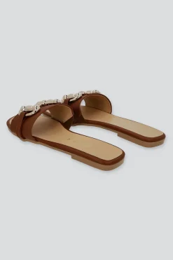 Sandalia tira ancha aplicación eslabon grande