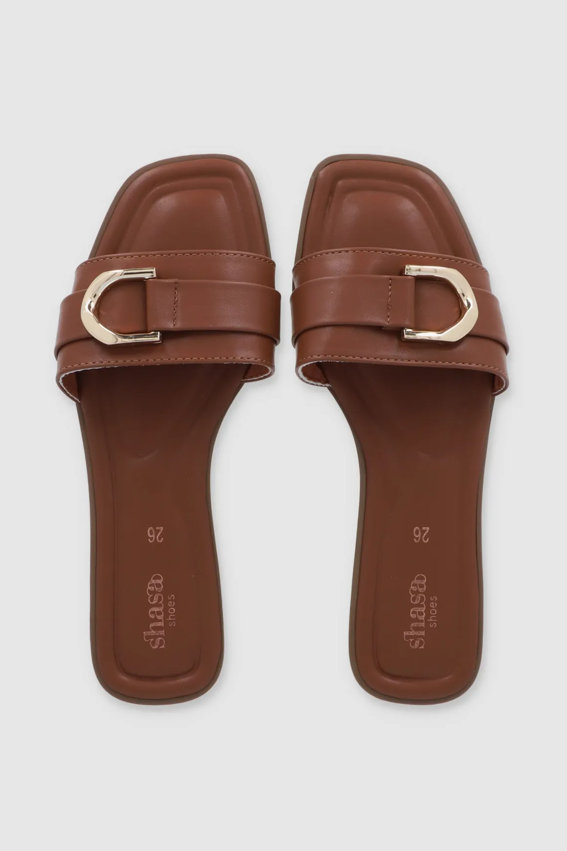 Sandalia tira ancha detalle metal