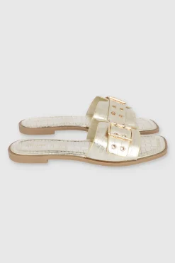 Sandalia tira ancha hebilla eyelets