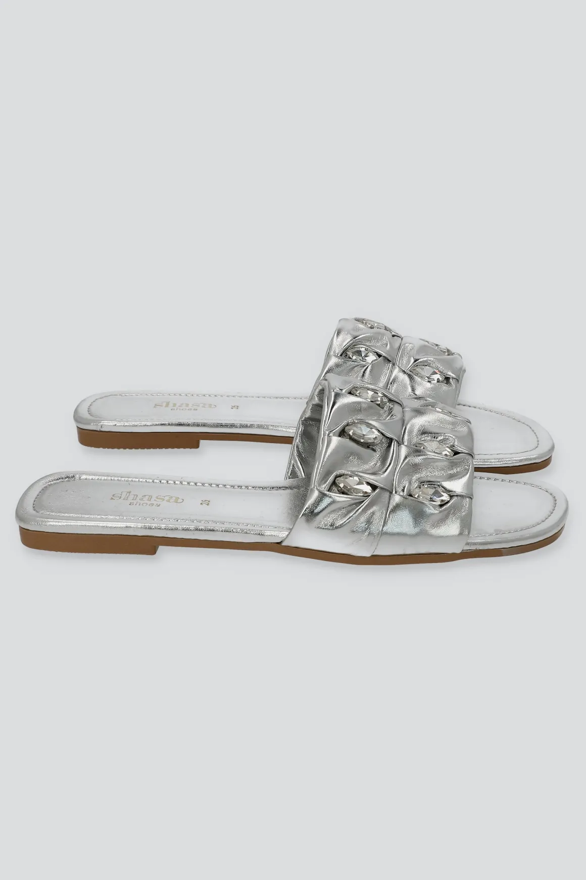 Sandalia tira ancha pliegues gemas grandes