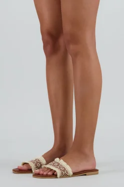 Sandalia tira tejida rombo deshilada