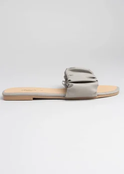 Sandalias pala tira rugosa