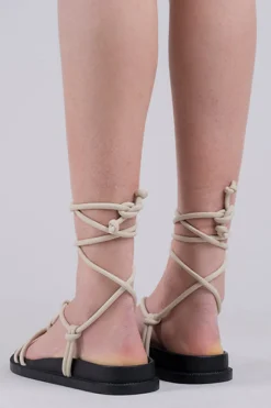 Sandalias planas lace up nudos