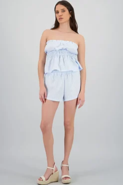 Short corto de rayas