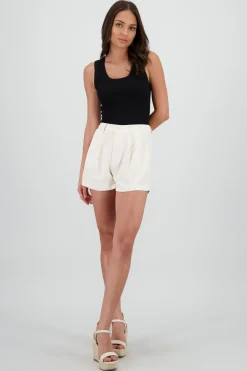 Short de lino con jarreta