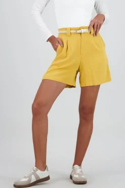 Short liso detalle presillas cinturon