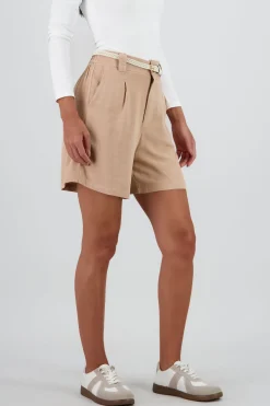 Short liso detalle presillas cinturon