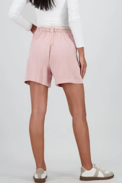 Short liso detalle presillas cinturon