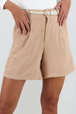 Short liso detalle presillas cinturon