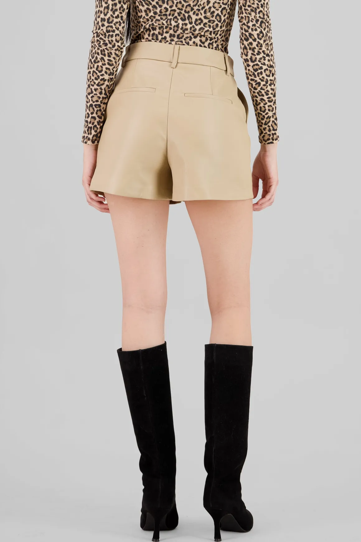 Short tipo piel liso