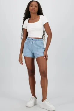 Shorts mini de denim con bolsas liso