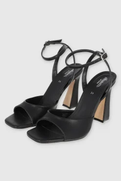 Tacón acampanado tira peep toe