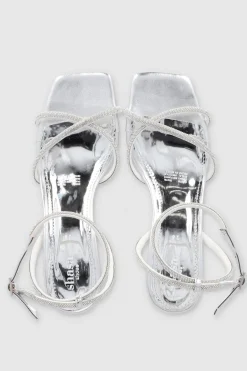 Tacón bajo tiras cruzadas