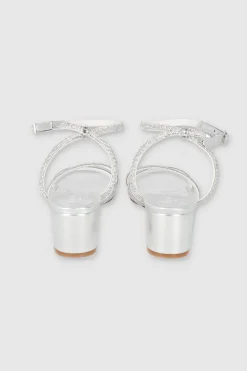 Tacón bajo tiras cruzadas