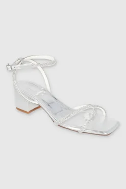 Tacón bajo tiras cruzadas