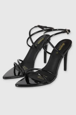 Tacón puntal tiras charol