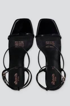 Tacón puntal tiras delgadas charol