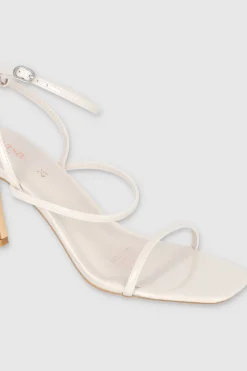 Tacón puntal tiras delgadas charol