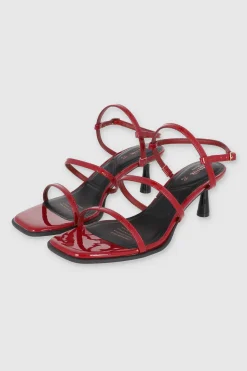 Tacón tiras charol suela borde