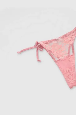 Tanga con moños y encaje