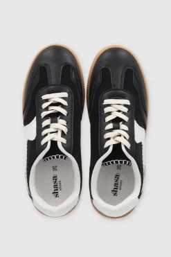 Tenis casual bordado lateral