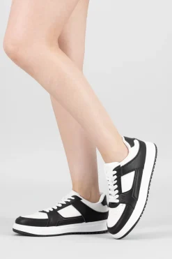 Tenis casual contraste materiales