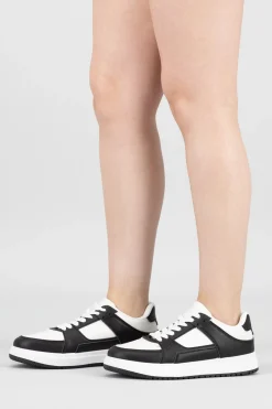 Tenis casual contraste materiales